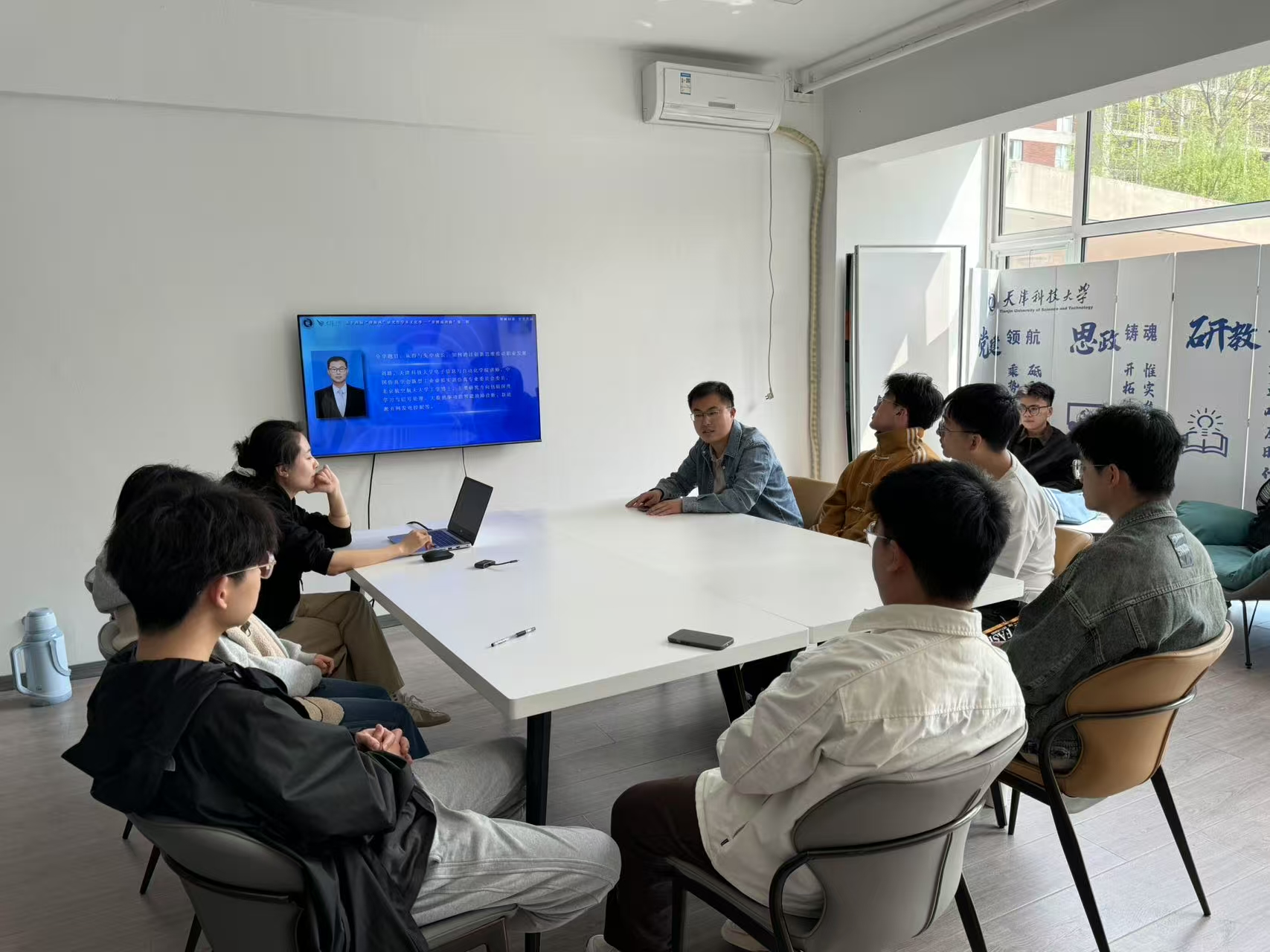 d0271427bfae4430b2a2c09c1809c667.jpg d0271427bfae4430b2a2c09c1809c667.jpg